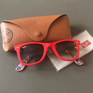 Authentic New Ray-Ban Wayfarer Sunglasses